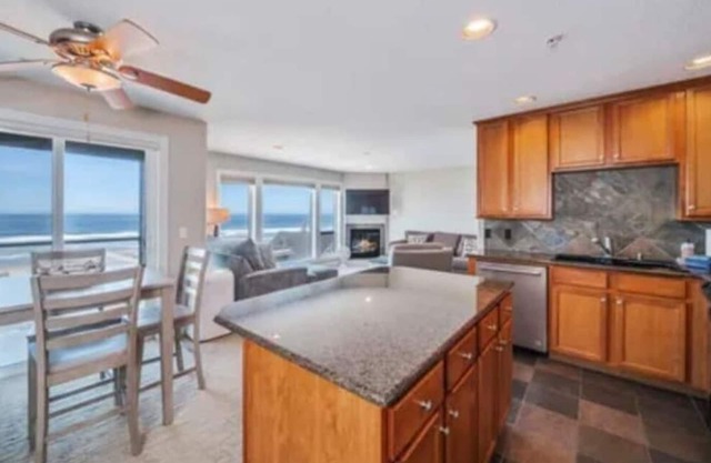 Bella Vita: 2 Bed 2 Bath: Beach: Fireplace:n Pet-Friendly