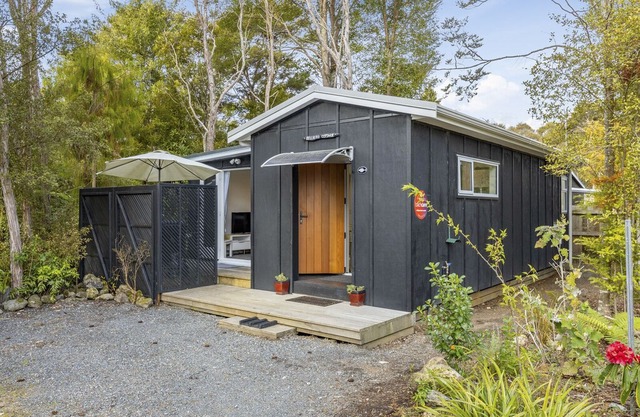 Bellbird Cottage - Lake Taupo Bach in Waitahanui