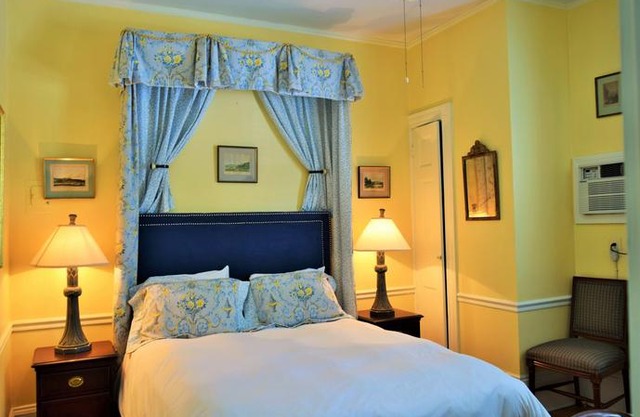 Bellevue Manor