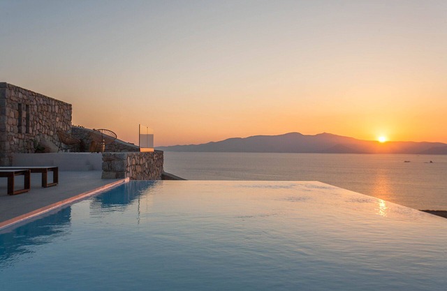 Bellevue Villa One - enjoy the 130sqm villa and the view over the infinity pool!