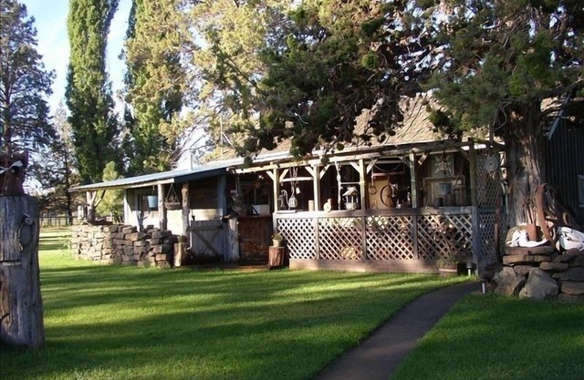 Bend Country Cabins/Private Setting Pet Friendly!