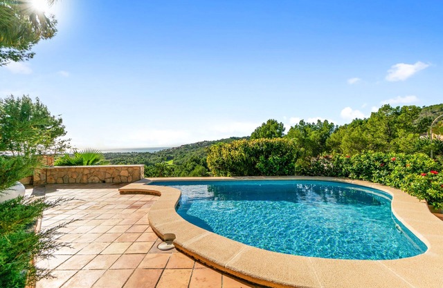 #Bendinat, 4 bedroom detatched Villa, with private pool. Close to Puerto Portal