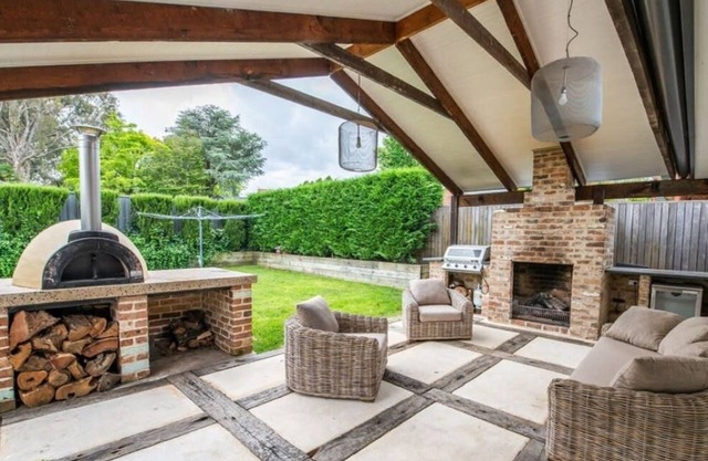 Benview Cottage - CBD, Sleeps 8, Pizza Oven