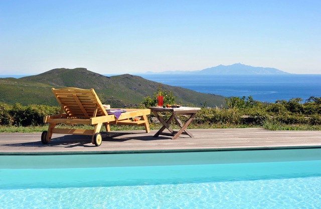 Bergeries, swimming pool between sea and mountains wide open spaces, panoramic view