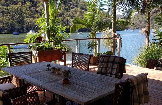 Berowra Waters Retreat - sensational entertainment area, fire pit & spa