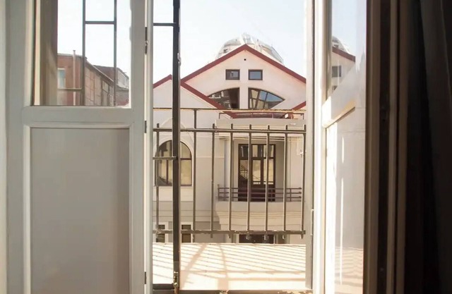 Best area: Large apartment with cleaning servicenn