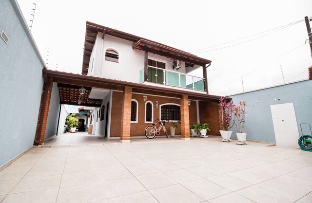 Best location in Caraguá with pool - 5 bedrooms - Up to 20 people