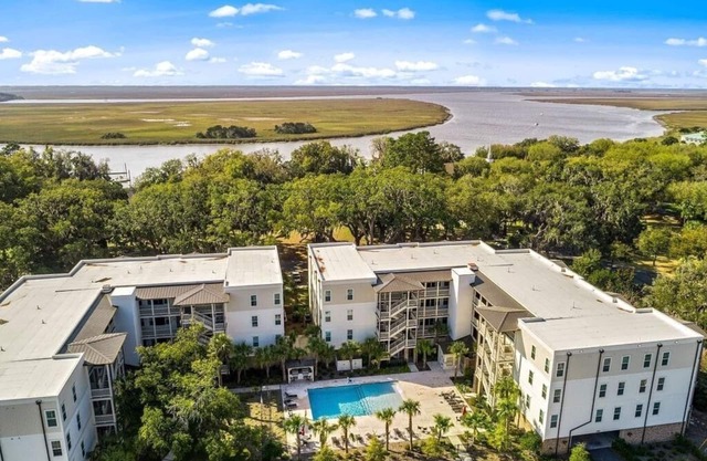 Best New Luxury St. Simons FLETC/Vacation Condo-3Br/2Ba/Bikes/2 Pools/Garage