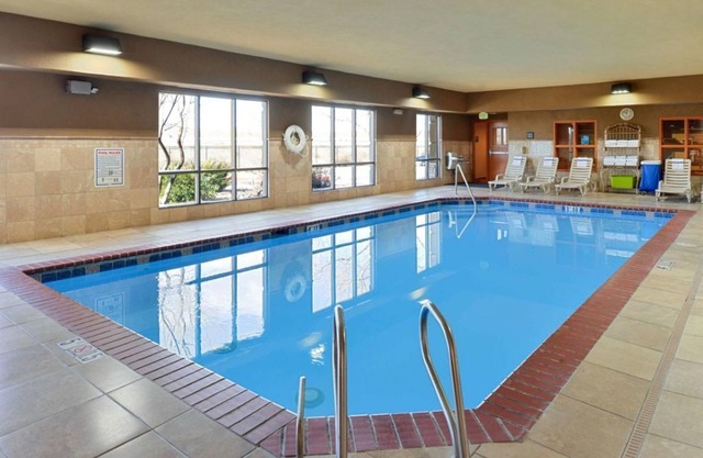 Best Place to Stay in Albuquerque! Free Breakfast, Pets Allowed!