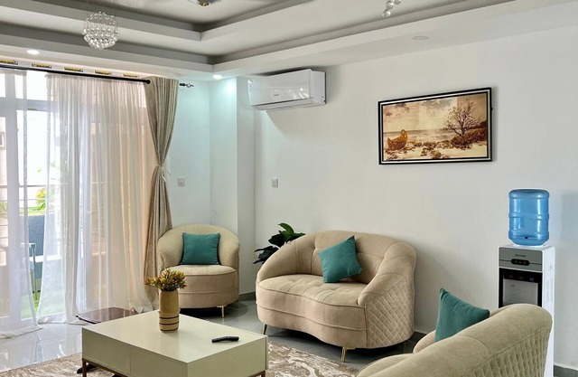 Best places to stay in Mombasa 3 bedroom 4 bedrooms 5 minutes walk to everywhere