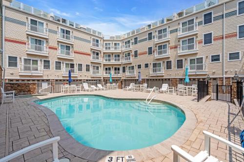 Best Pool & Hot Tub Access, Steps To Beach