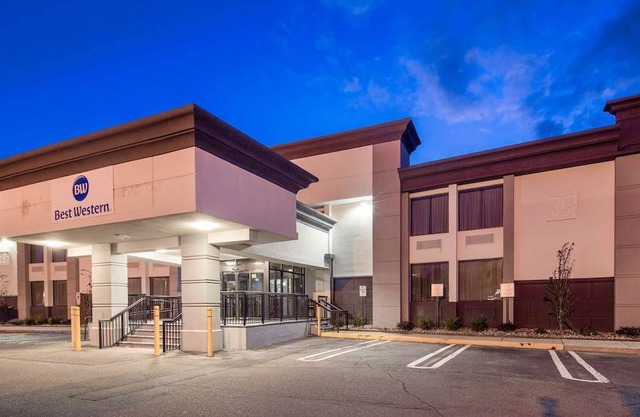 Best Western Paramus Hotel & Suites