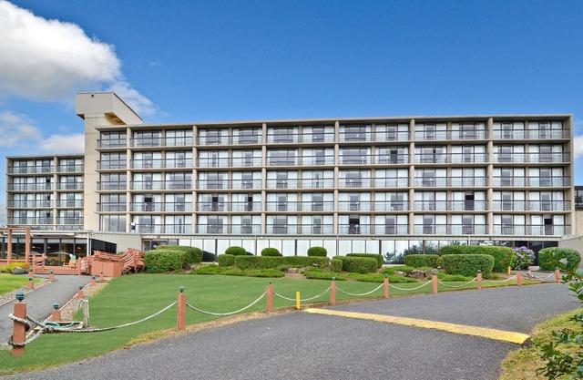 Best Western Plus Agate Beach Inn