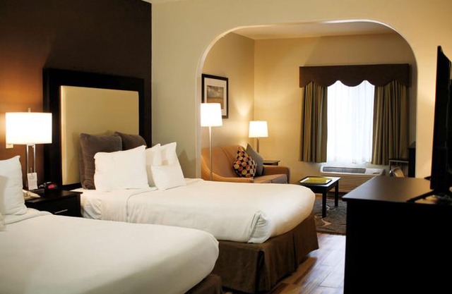 Best Western Plus Des Moines West Inn & Suites