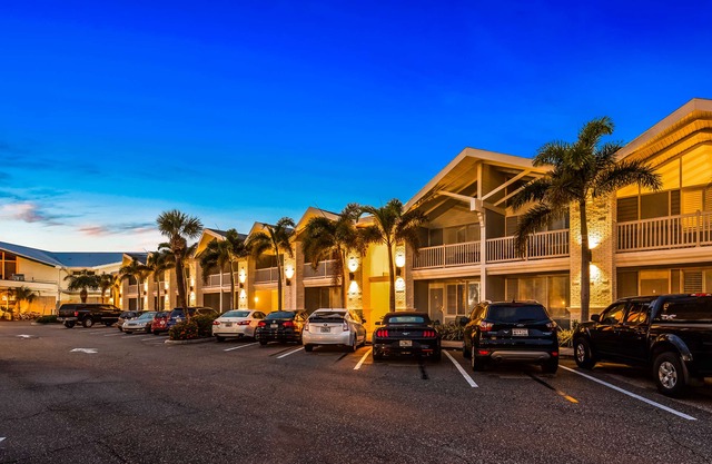 Best Western Plus Yacht Harbor Inn