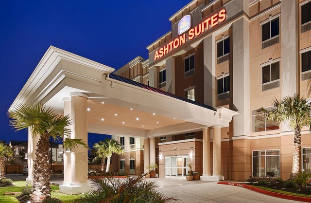 Best Western Premier Ashton Suites - Willowbrook