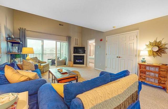 Bethany Bay 3rd floor condo w/golf on-site, free WiFi, and balcony