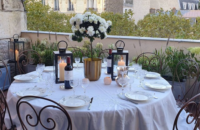 Between St Germain & Eiffel Tower townhouse view AC 5 bedroom - service options
