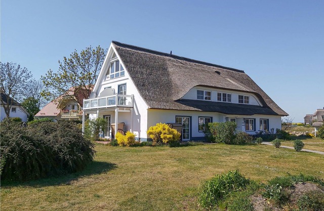 "Between the Baltic Sea beach and the Bodden, the Boddenhus apartment house awaits you with its brig