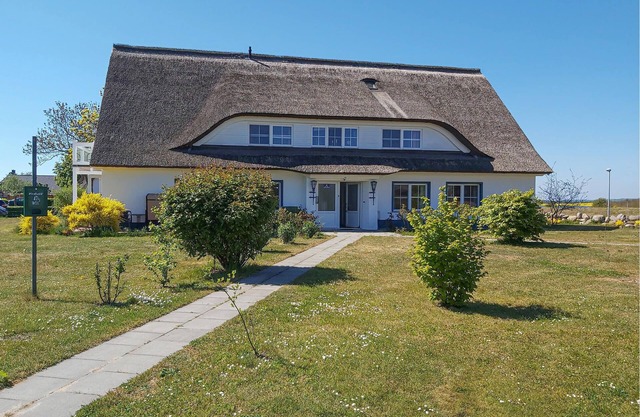 "Between the Baltic Sea beach and the Bodden, the Boddenhus apartment house awaits you with its brig