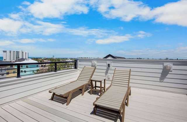 Between the Waves - Siesta Key Luxury Home