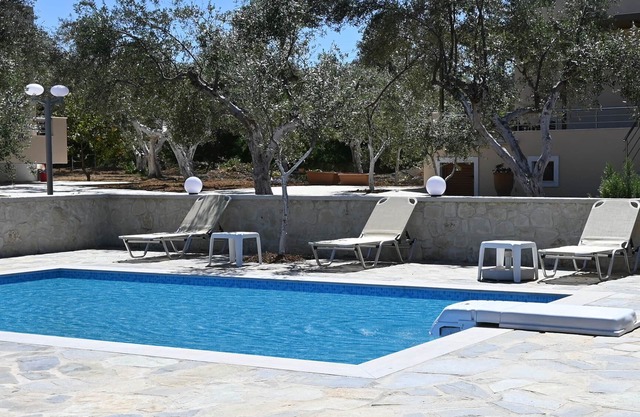 BH034 -R- Villa Rethymno 24paxn