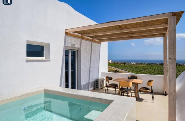 BH590 - C - Suite Santorini