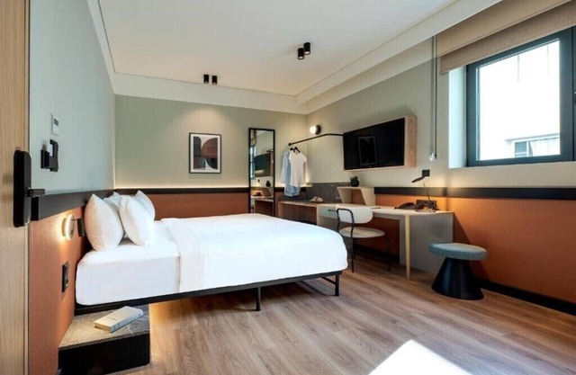 BH637 - C - Room Thessalonikin