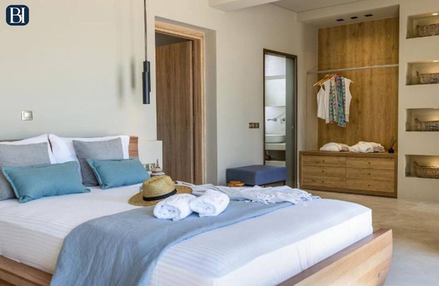 BH674 - C - Suite Naxos