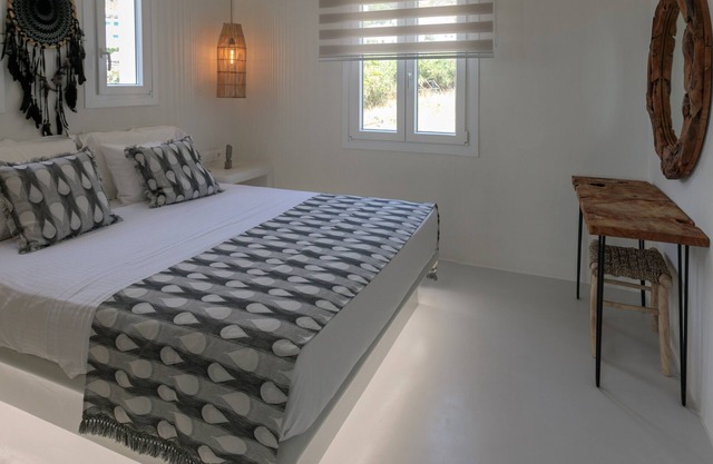 BH889 - C - Villa Naxos
