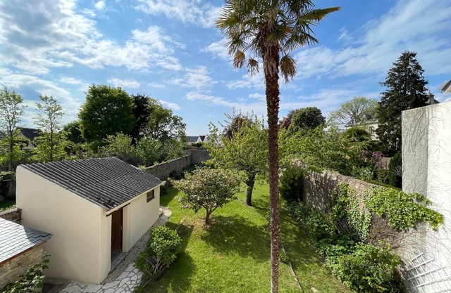 Bicentennial house with garden, 800 m from the port and close to the Gulf beaches!