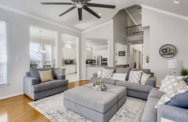 Big 5 Bed/3.5 Bath Modern Home ⌂ Disney+ included, Free Parking, Fast Wi-Fi