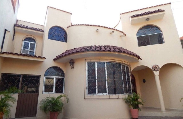 Big and beautiful house, well located close to la madera beach, downtown Zihua