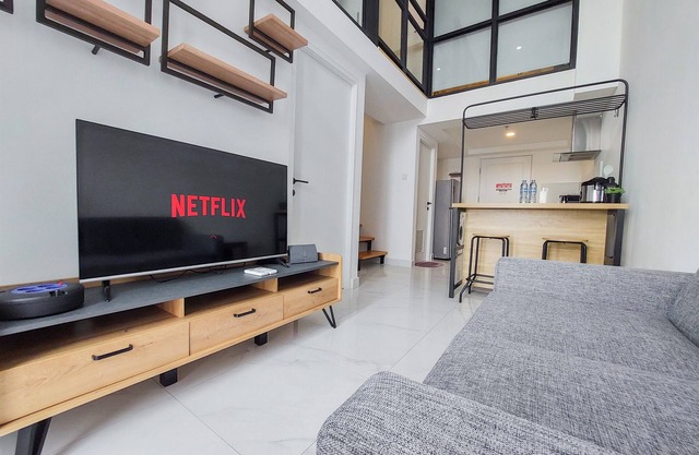 Big And Cozy Loft 3Br Kingland Avenue Apartment