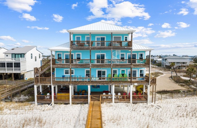 Big Blue Heaven: Family Retreat! Beachfront with Swim Spa and Slide, Sleeps 27!