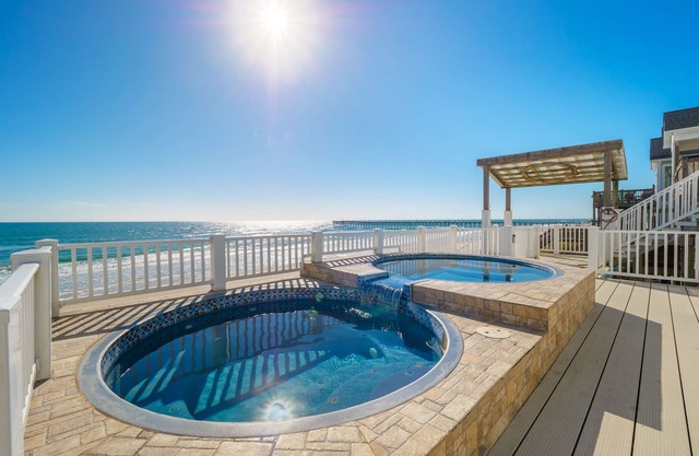 Big Blue Unit# 116 -Mini-Resort, Movie Theater, Pools, Beach Front, Sleeps 28