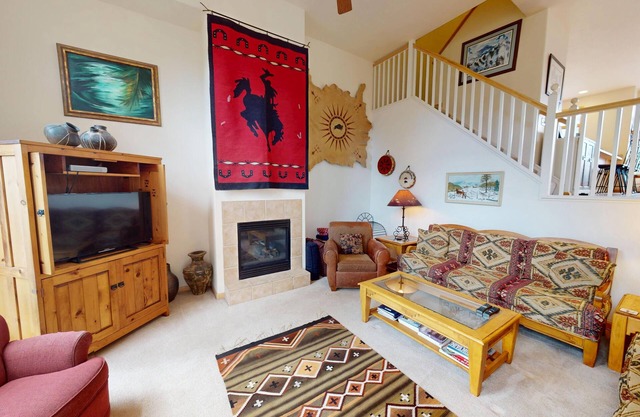 Big End Unit, Deck! Near Lake Trail. Walk/Drive to Dining, Shops, Events