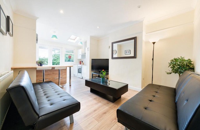 Big House in Filton - Sleeps up to 8!