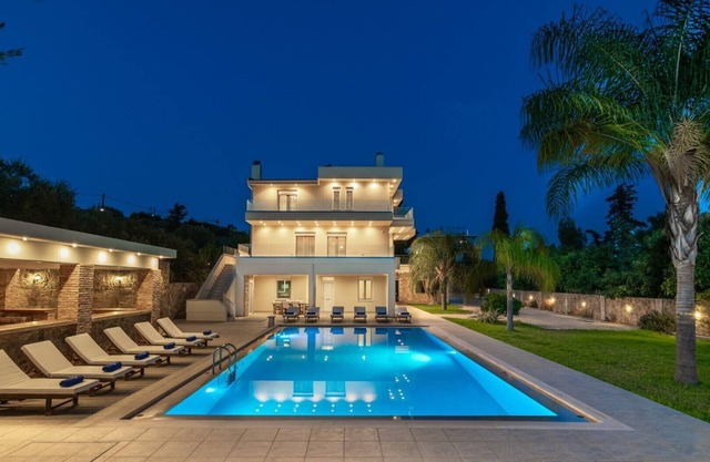 Big pool - Walk to beach & grocery- Jacuzzi -BBQ