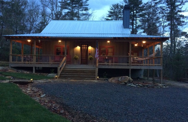 Bike,hike trails in minutes. New, rustic cabin near Brevard, DuPont,Pisgah nn