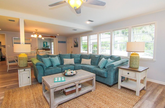 Bike to Beach, Pier & Hotspots! Fenced Yard, Geat Location!