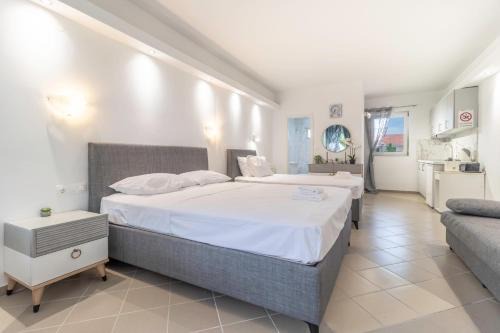 Billy's Luxury Suites - 1 by Booking Kottas - Kriopigi