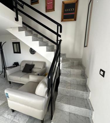 Bilocale in marmo a Prato