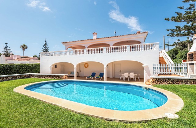 Binifortu - Four Bedroom Villa, Sleeps 8