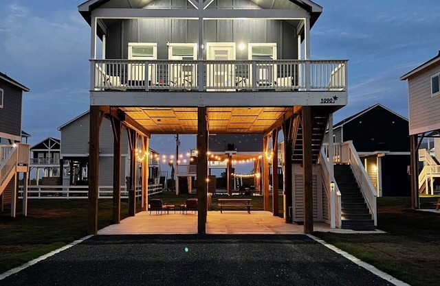 Birdwatcher's Paradise: Stunning Villa on Bolivar Peninsula, Prime Avian Viewing