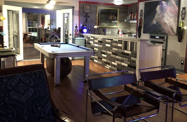Birthday Friends Sleepover Dancing Bluetooth DJ Music 4 bedrooms private condos