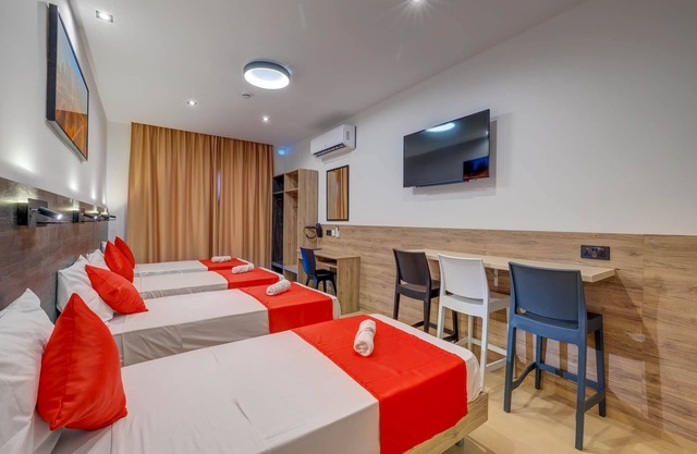 Black 3: Studio Apartment in St. Julian's