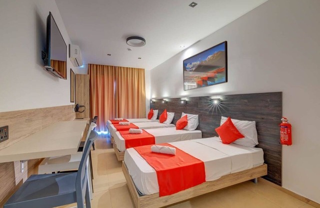 Black 9: Studio Apartment in St. Julian's