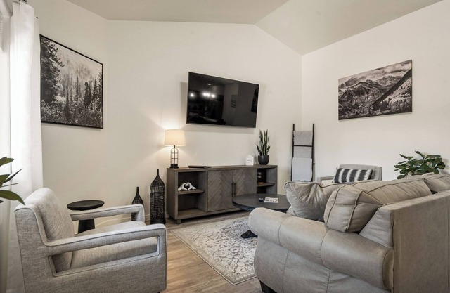 Black Canyon Retreats, Your Home Away From Home