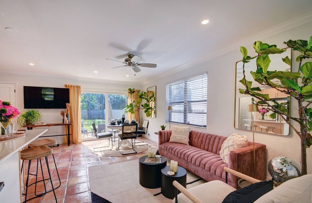 Black Flamingo: Flamingo Park Walkable, Pet Friendly, Fenced In Yardn